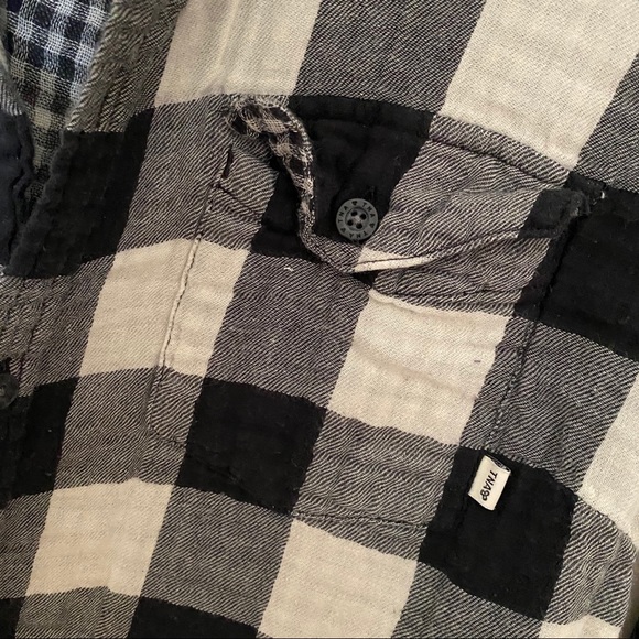 Aritzia TNA Black Plaid Shirt in Size L - Picture 4 of 6